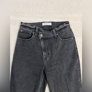 Abercrombie & Fitch 90’s Slim Straight Ultra High Rise Jean